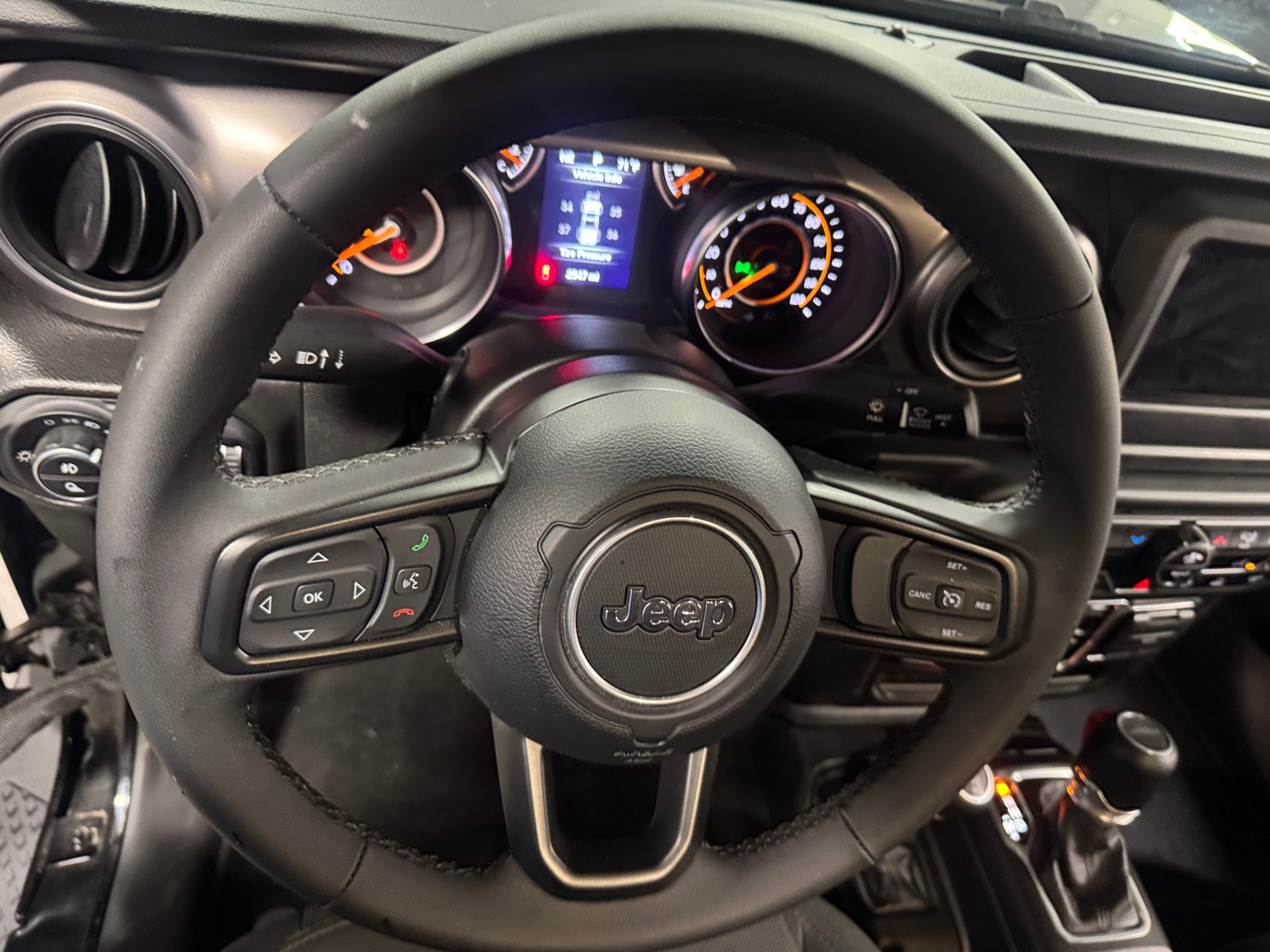 Thumbnail: 2023 Jeep Gladiator - 5