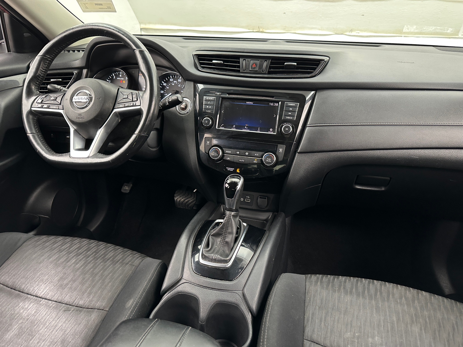 Thumbnail: 2018 Nissan Rogue - 3