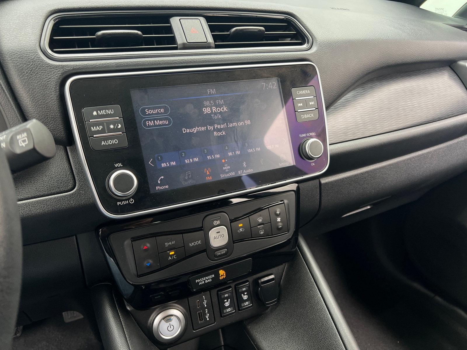 Thumbnail: 2022 Nissan Leaf - 4