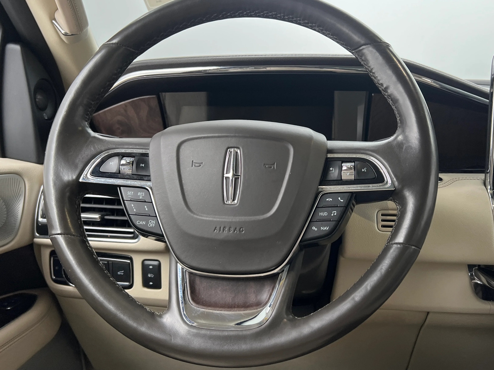 Thumbnail: 2019 Lincoln Navigator L - 4