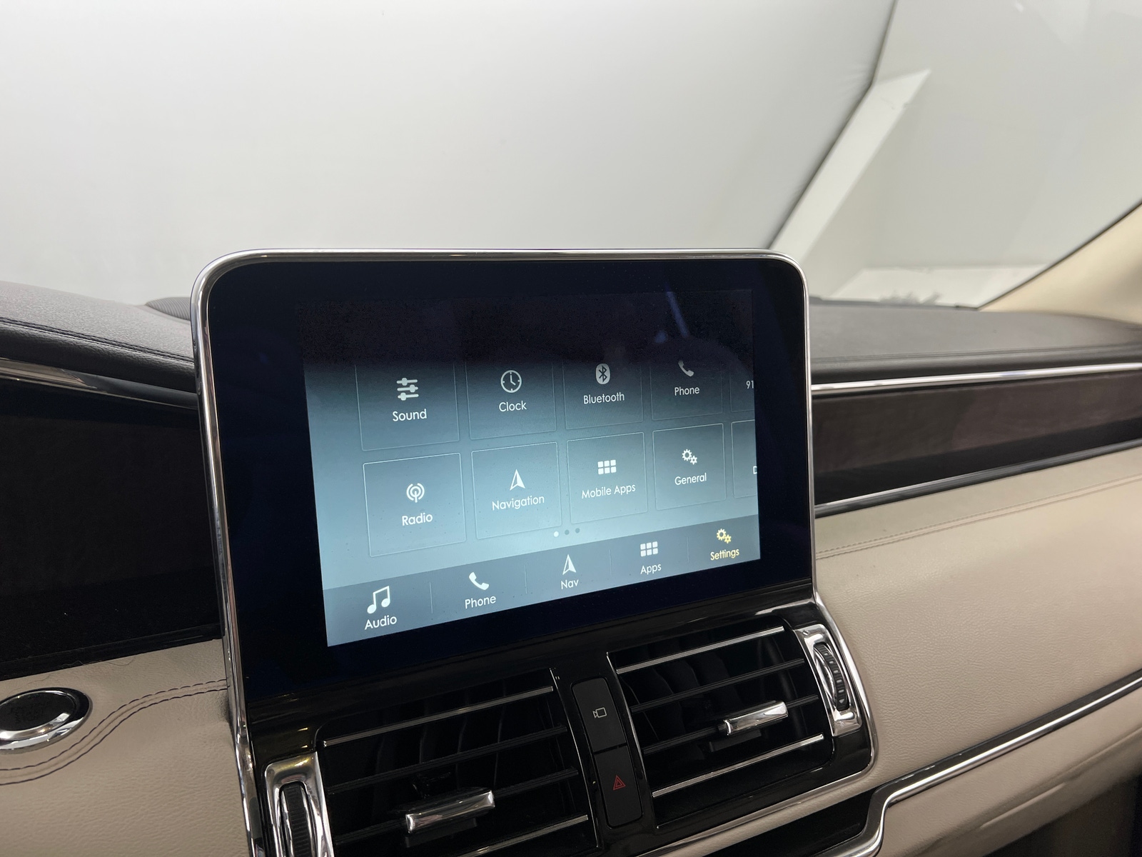 Thumbnail: 2019 Lincoln Navigator L - 3