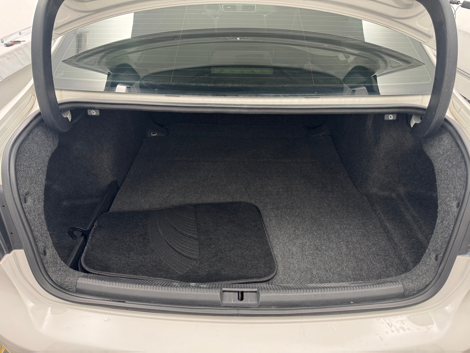 Thumbnail: 2013 Volkswagen Passat - 6