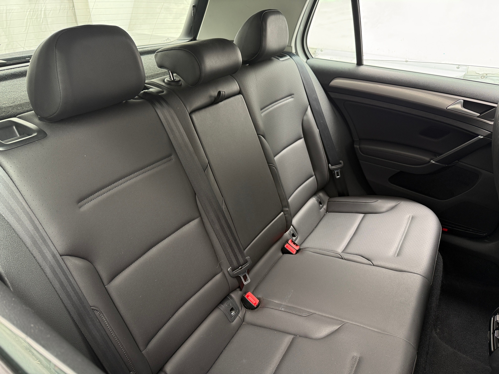 Thumbnail: 2015 Volkswagen e-Golf - 5