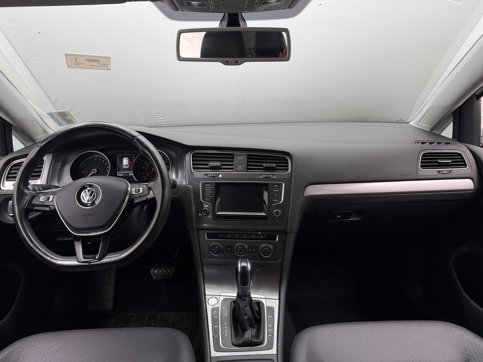 Thumbnail: 2015 Volkswagen e-Golf - 2