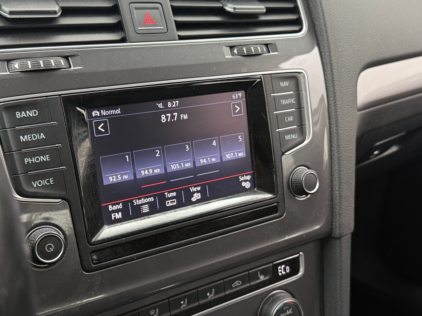 Thumbnail: 2015 Volkswagen e-Golf - 3