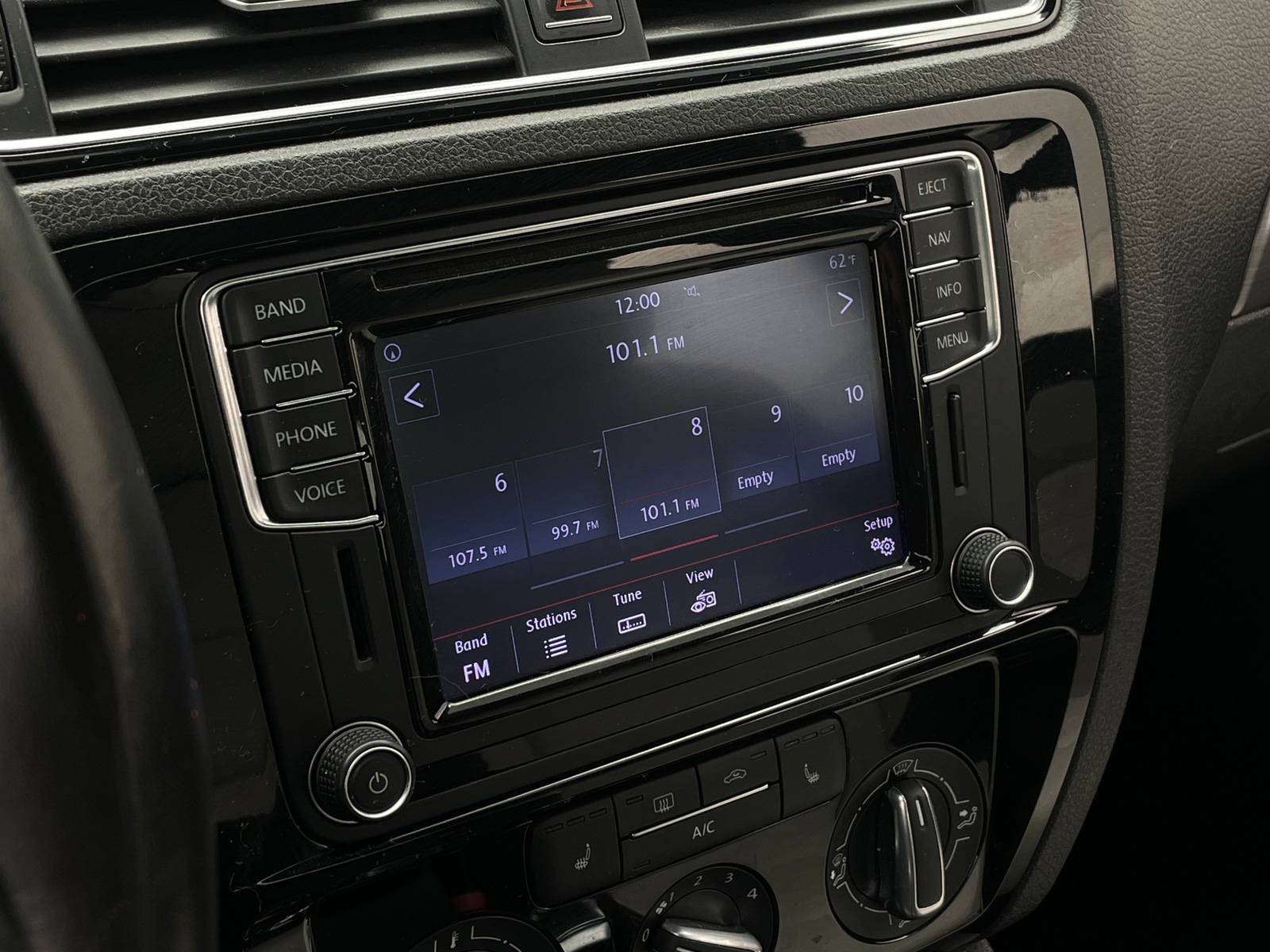 Thumbnail: 2016 Volkswagen Jetta - 3