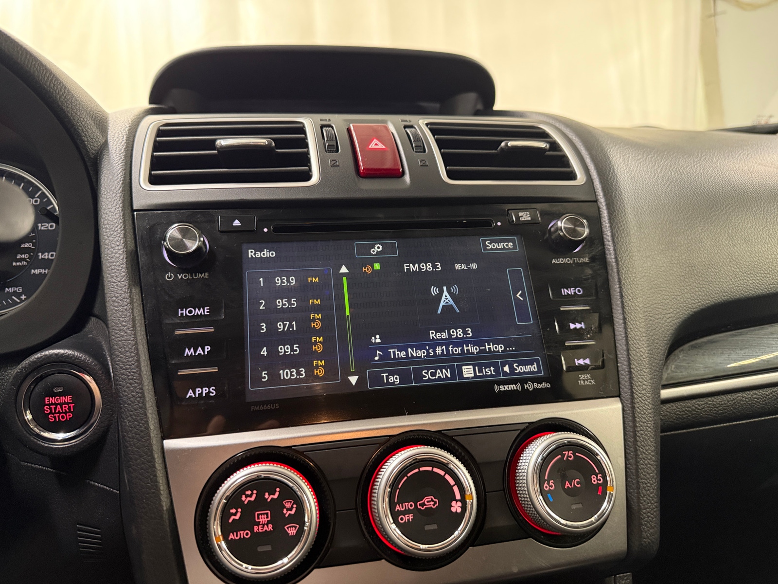 Thumbnail: 2017 Subaru Crosstrek - 3