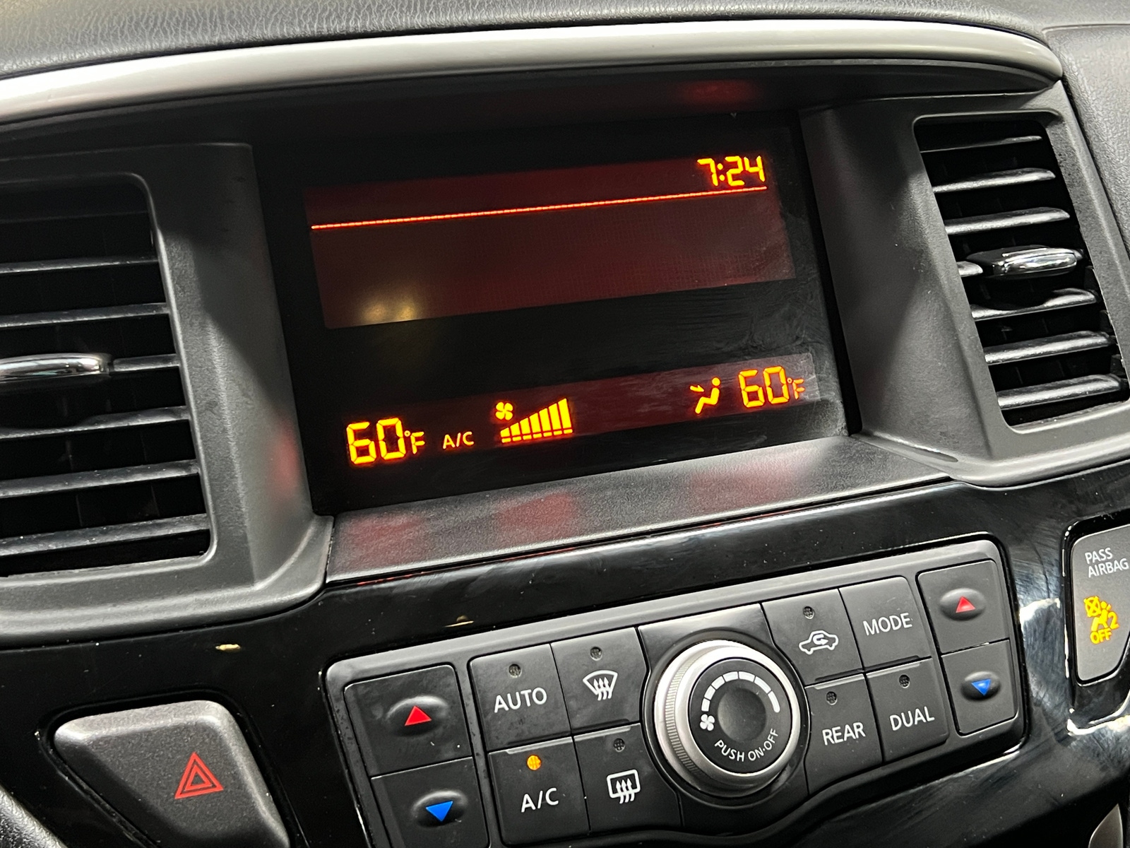 Thumbnail: 2015 Nissan Pathfinder - 4