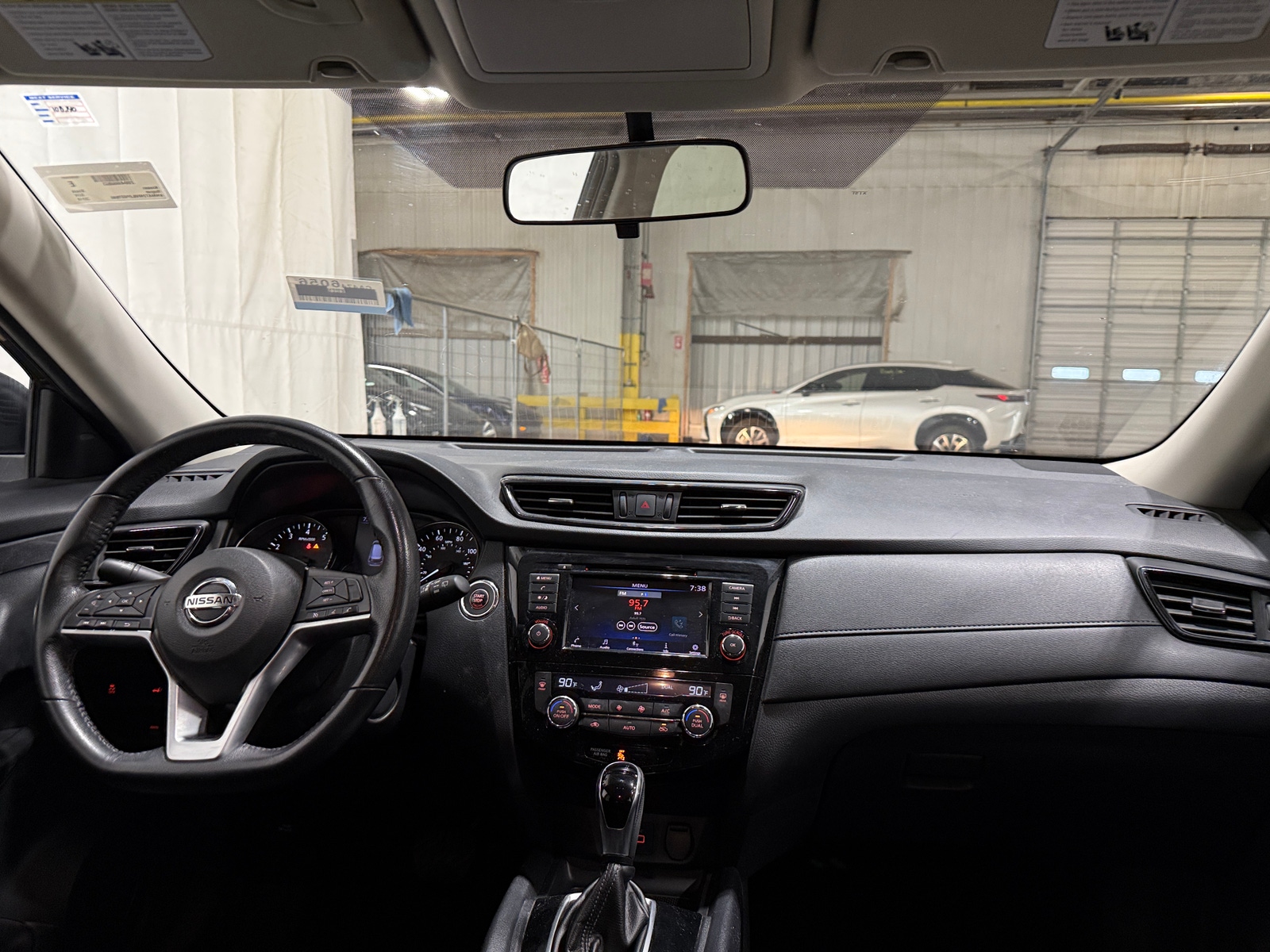 Thumbnail: 2018 Nissan Rogue - 3