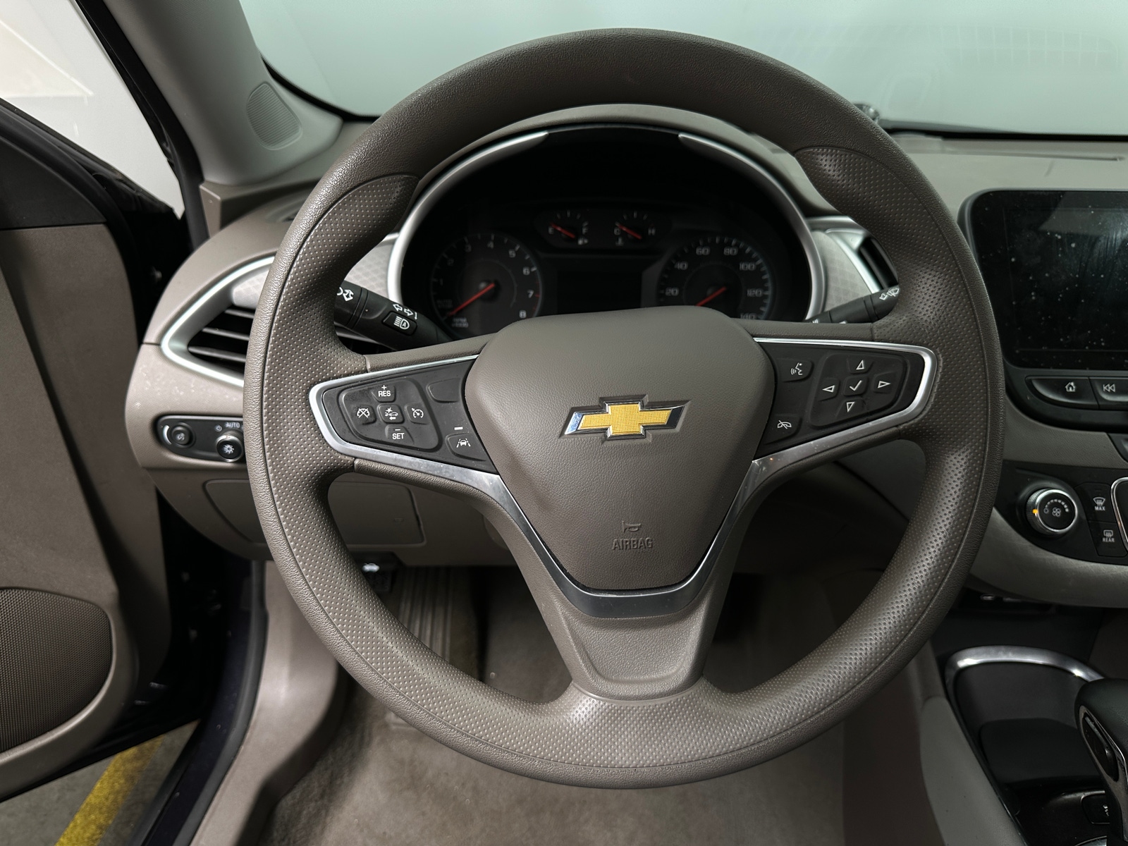 Thumbnail: 2022 Chevrolet Malibu - 5