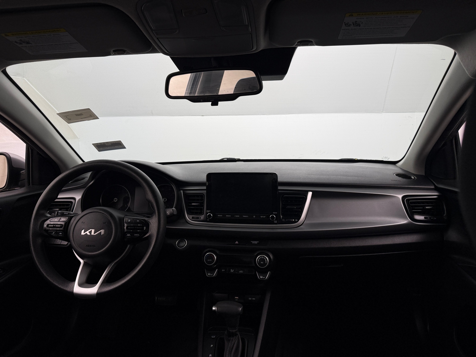 Thumbnail: 2022 Kia Rio - 3