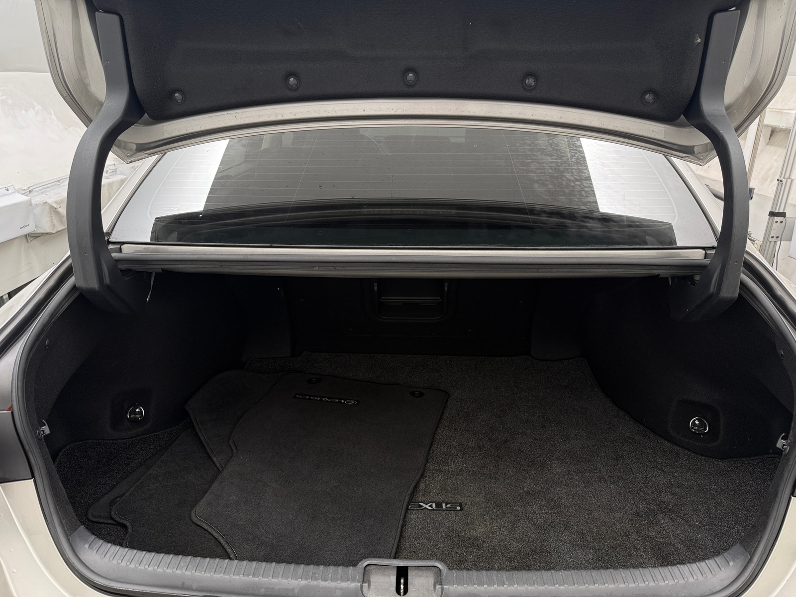 Thumbnail: 2020 Lexus ES - 6