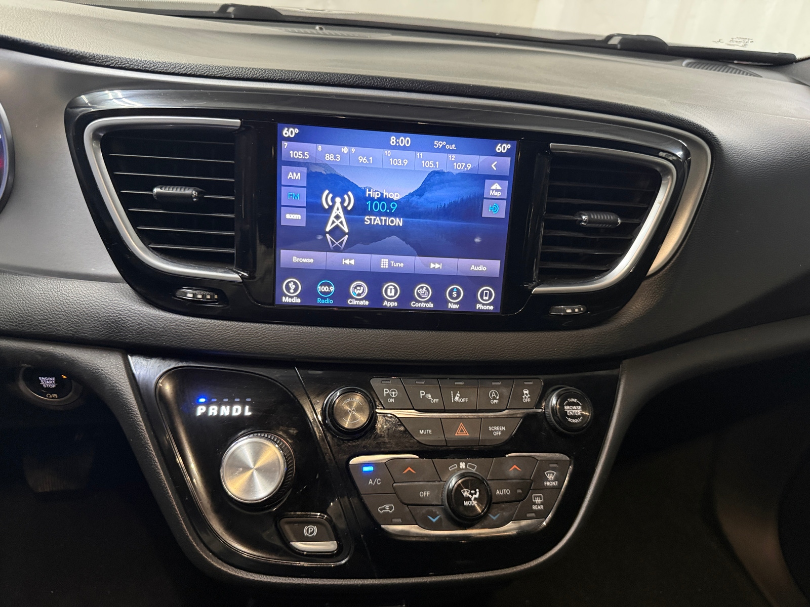 Thumbnail: 2019 Chrysler Pacifica - 3