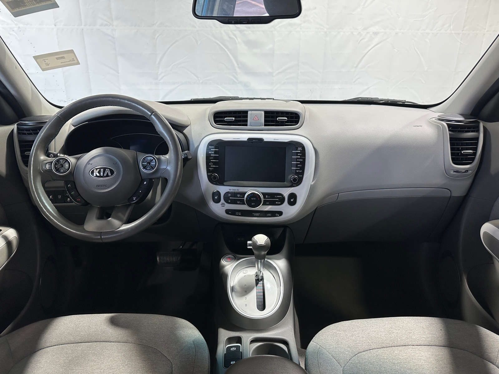 Thumbnail: 2017 Kia Soul EV - 3