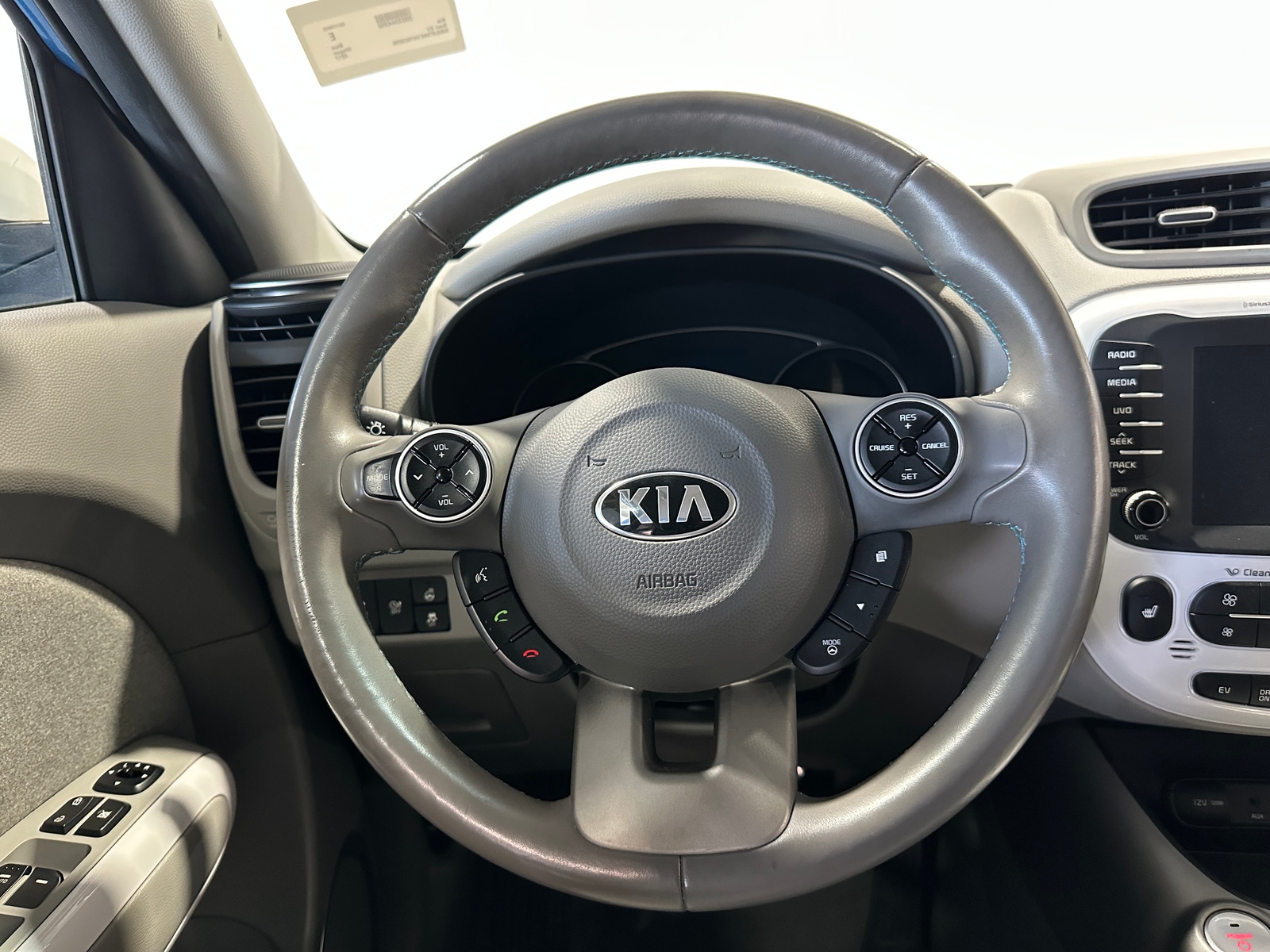 Thumbnail: 2017 Kia Soul EV - 5