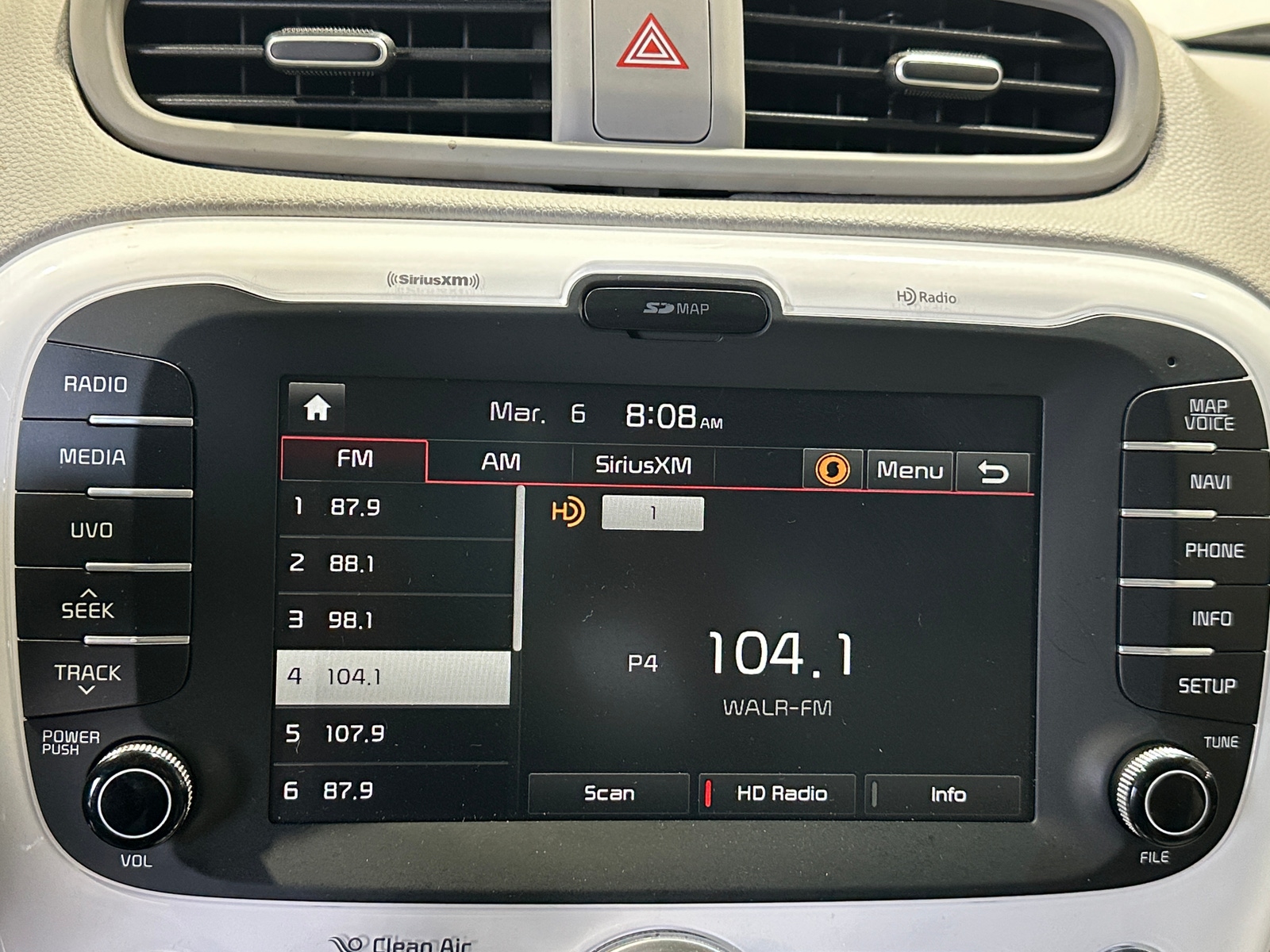 Thumbnail: 2017 Kia Soul EV - 4