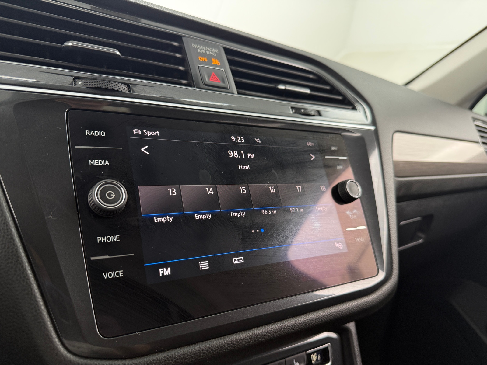 Thumbnail: 2018 Volkswagen Tiguan - 3