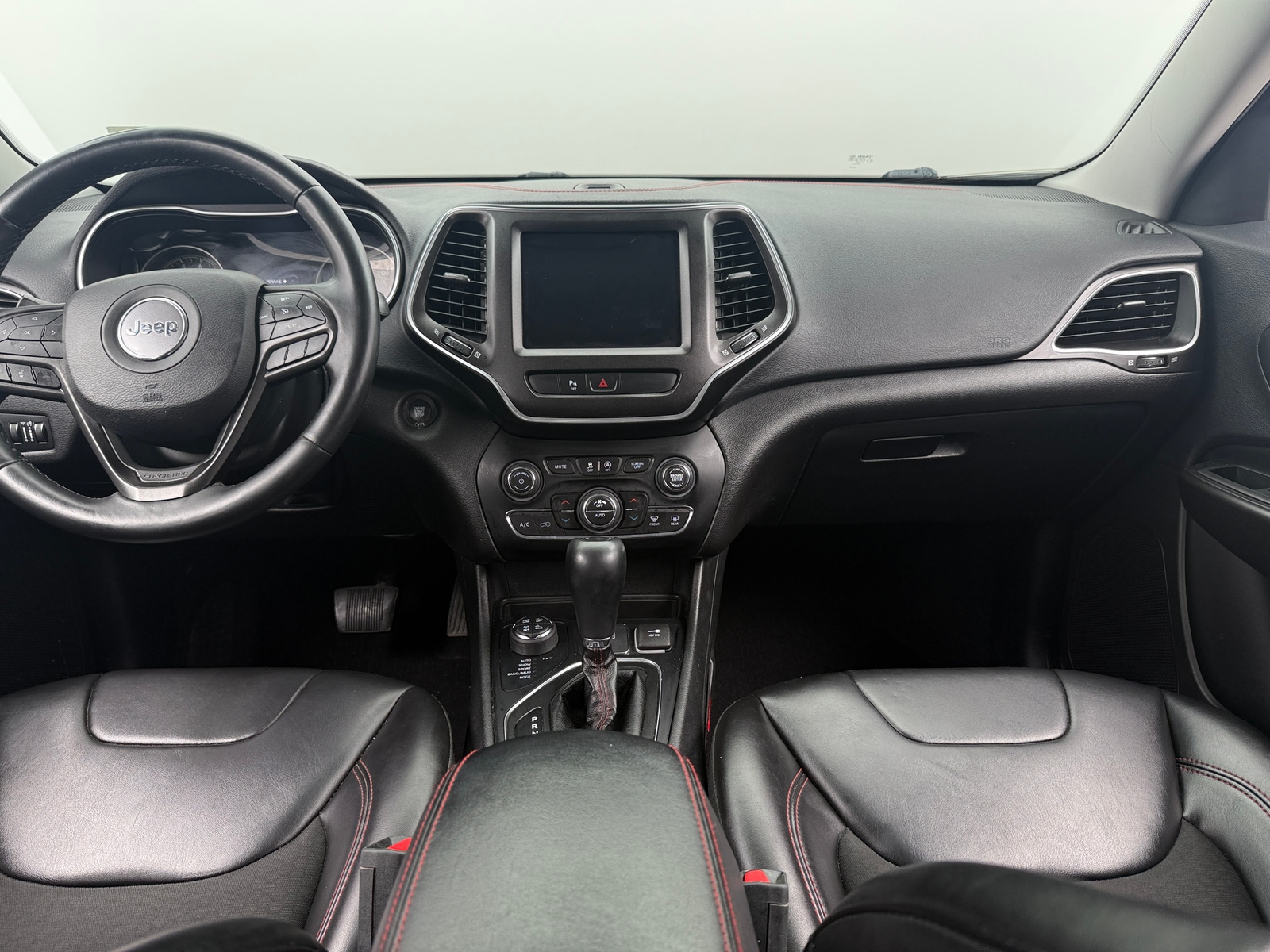 Thumbnail: 2019 Jeep Cherokee - 3