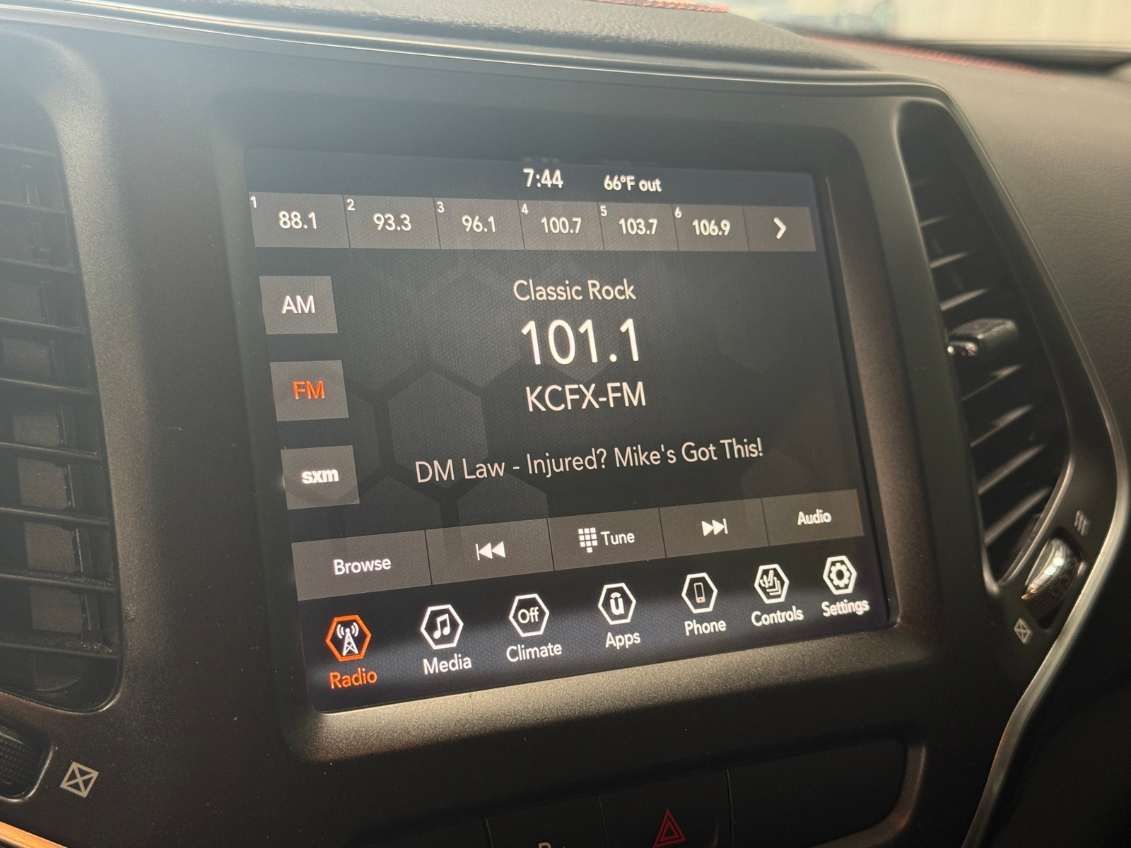 Thumbnail: 2019 Jeep Cherokee - 4