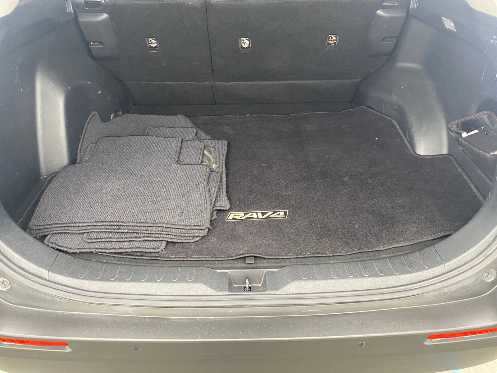 Thumbnail: 2019 Toyota RAV4 - 7