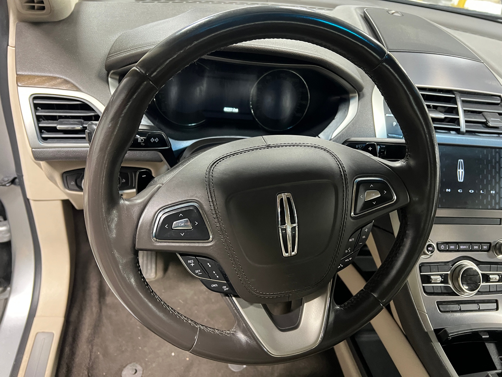 Thumbnail: 2019 Lincoln MKZ - 4
