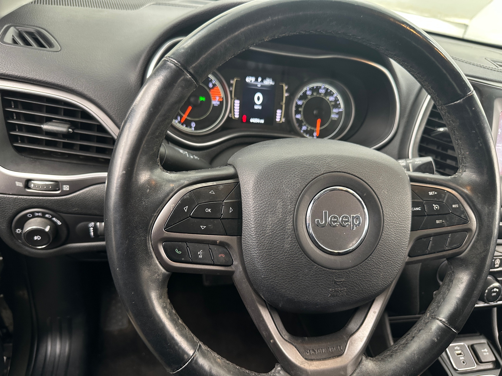 Thumbnail: 2019 Jeep Cherokee - 5