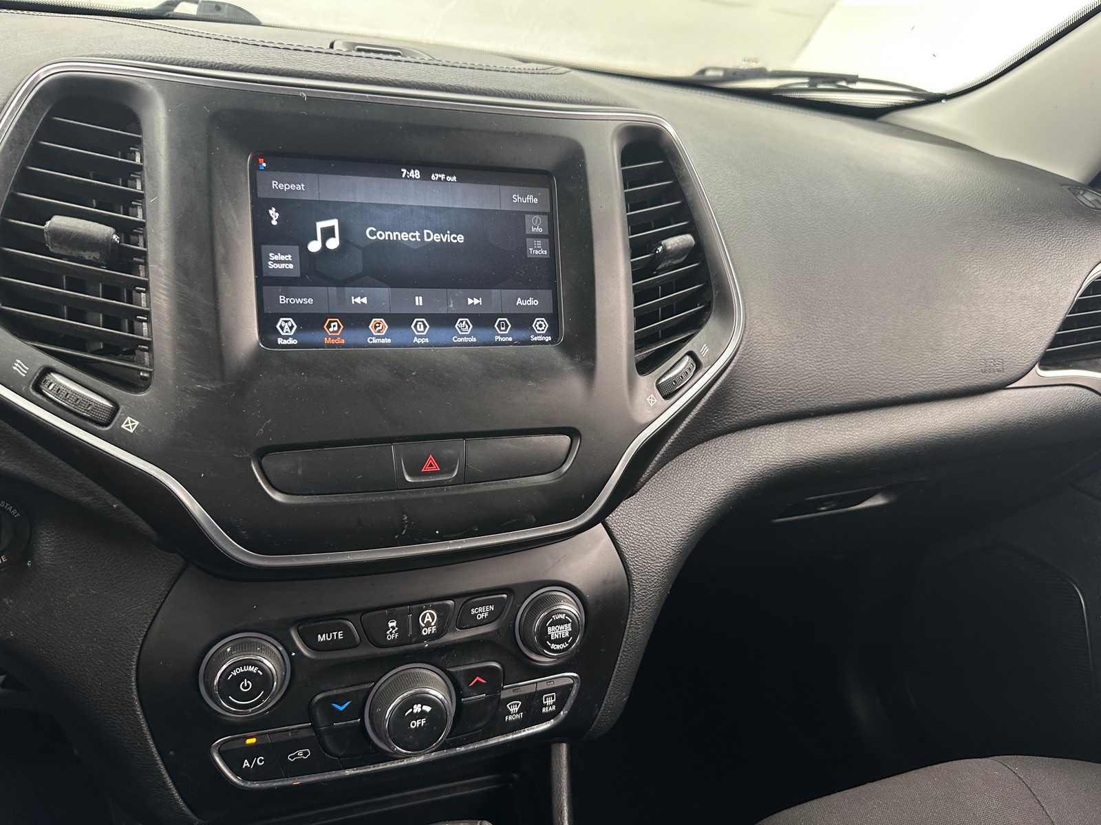 Thumbnail: 2019 Jeep Cherokee - 4