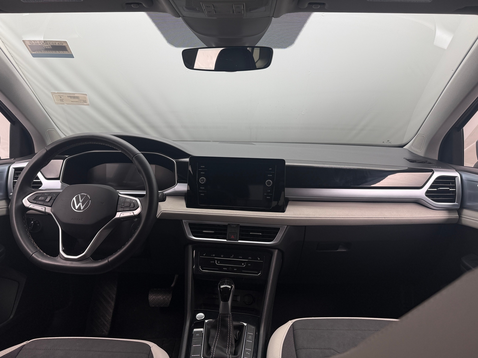 Thumbnail: 2025 Volkswagen Taos - 3