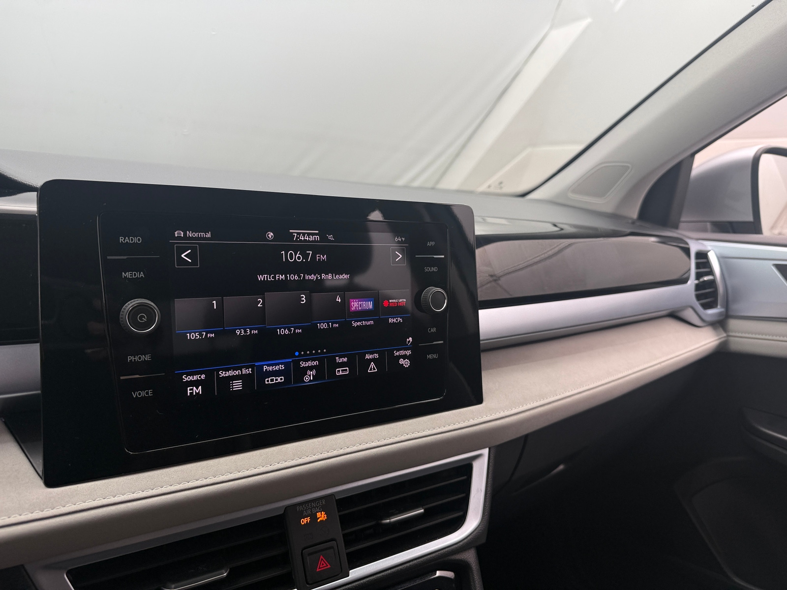 Thumbnail: 2025 Volkswagen Taos - 4