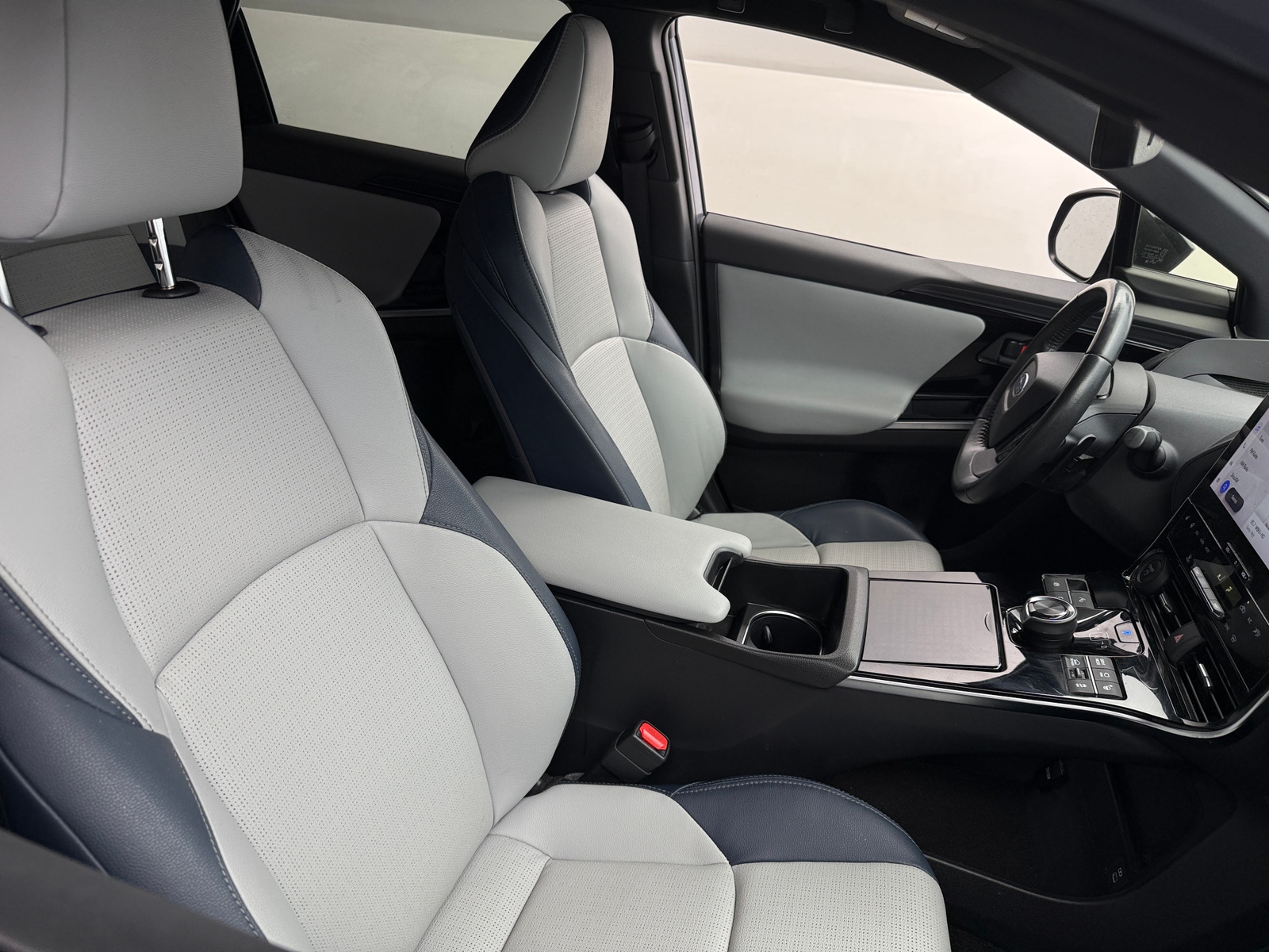 Thumbnail: 2023 Subaru Solterra - 2