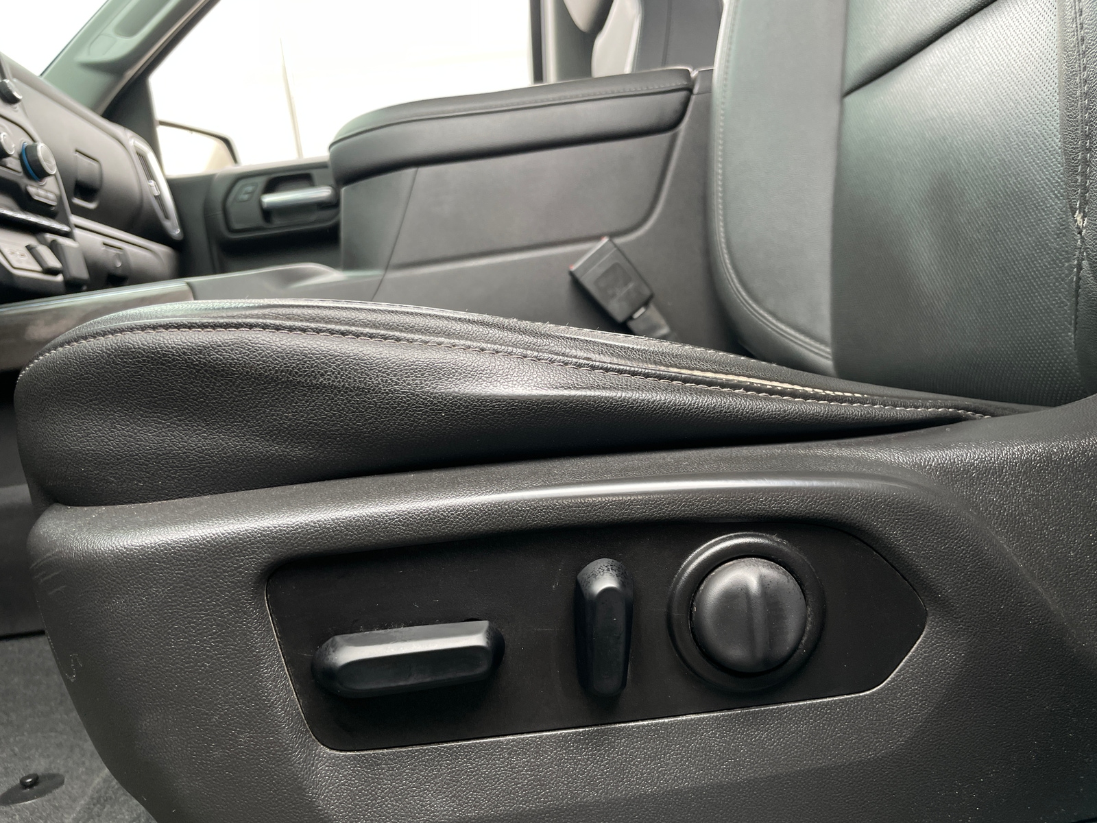 Thumbnail: 2021 Chevrolet Silverado 1500 - 3