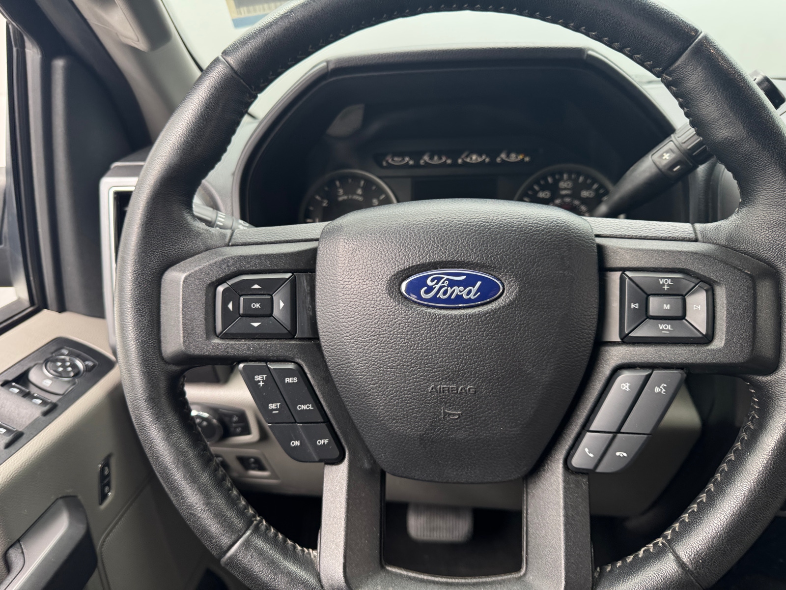 Thumbnail: 2019 Ford Econoline - 5