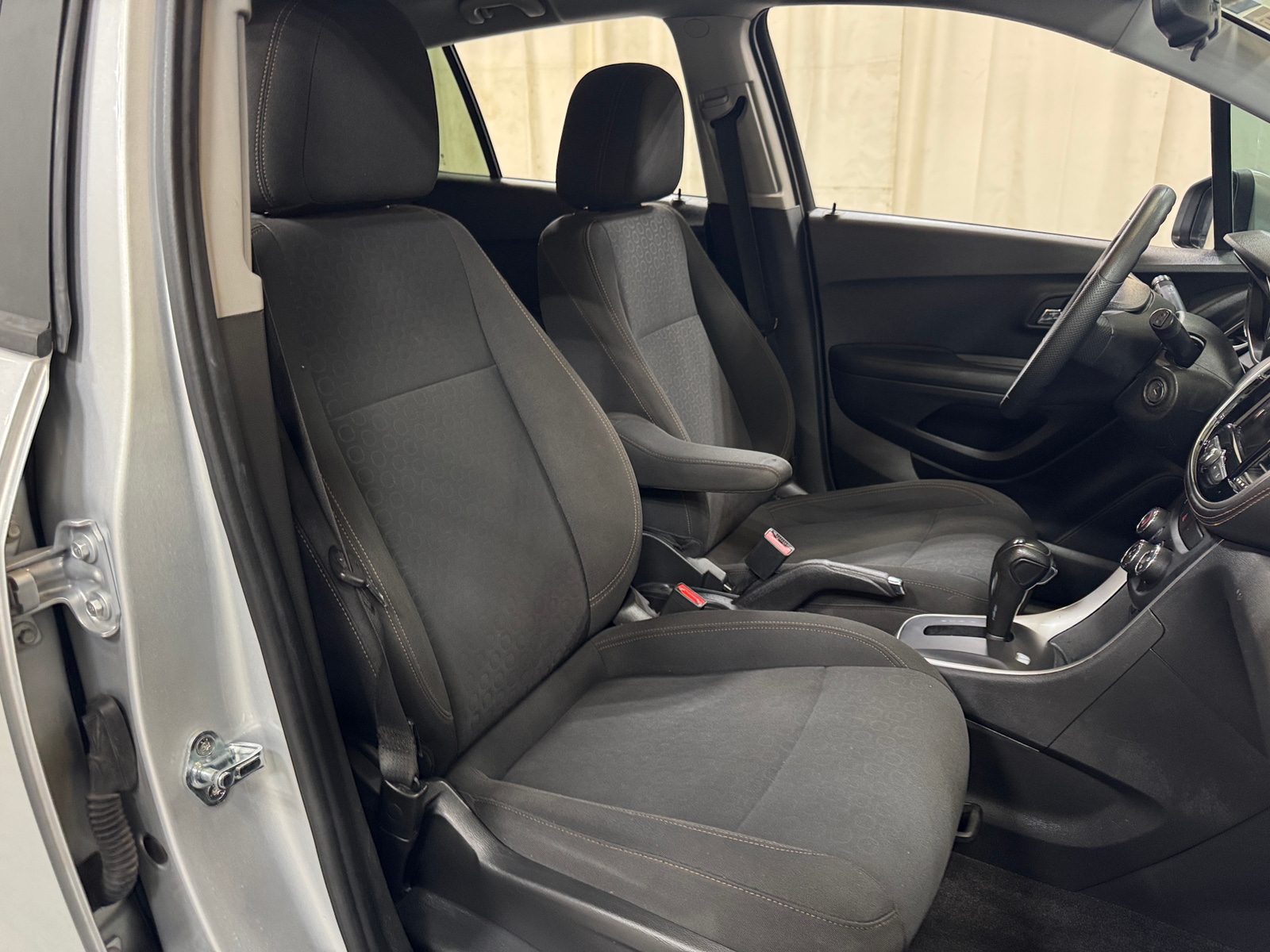 Thumbnail: 2022 Chevrolet Trax - 2