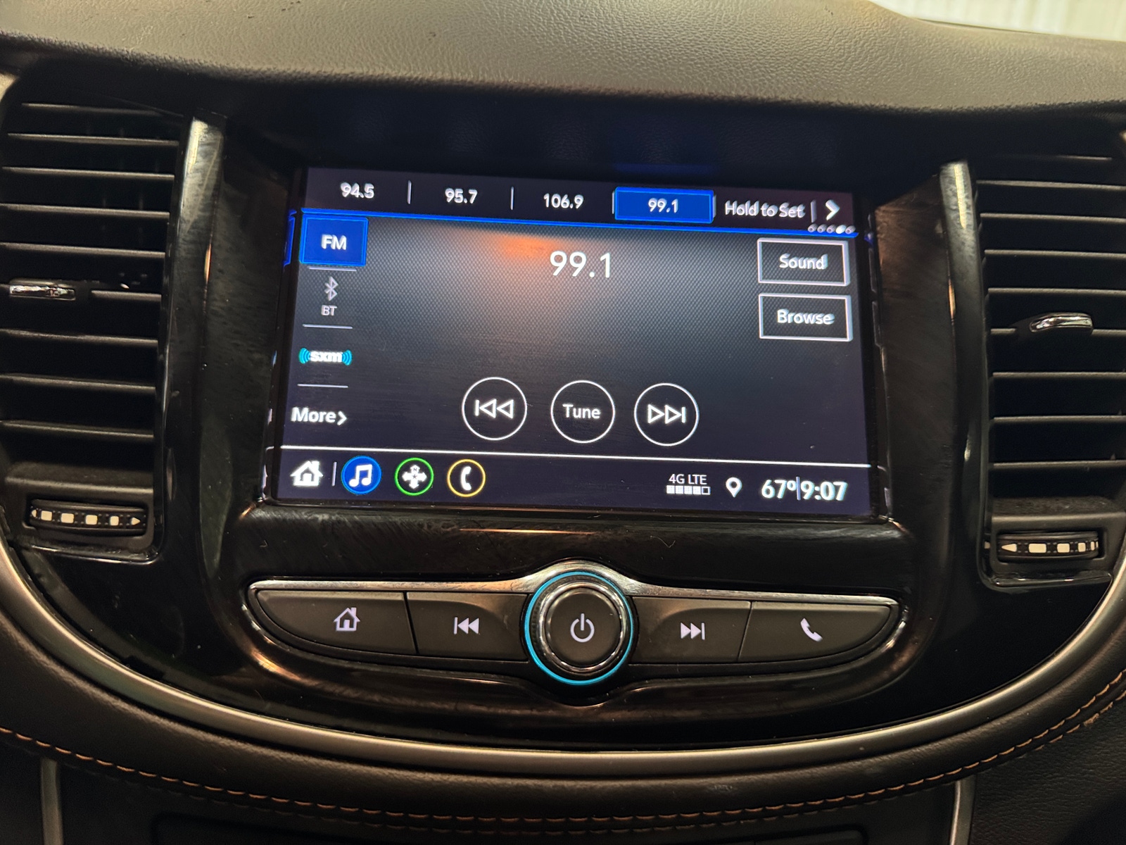 Thumbnail: 2022 Chevrolet Trax - 4