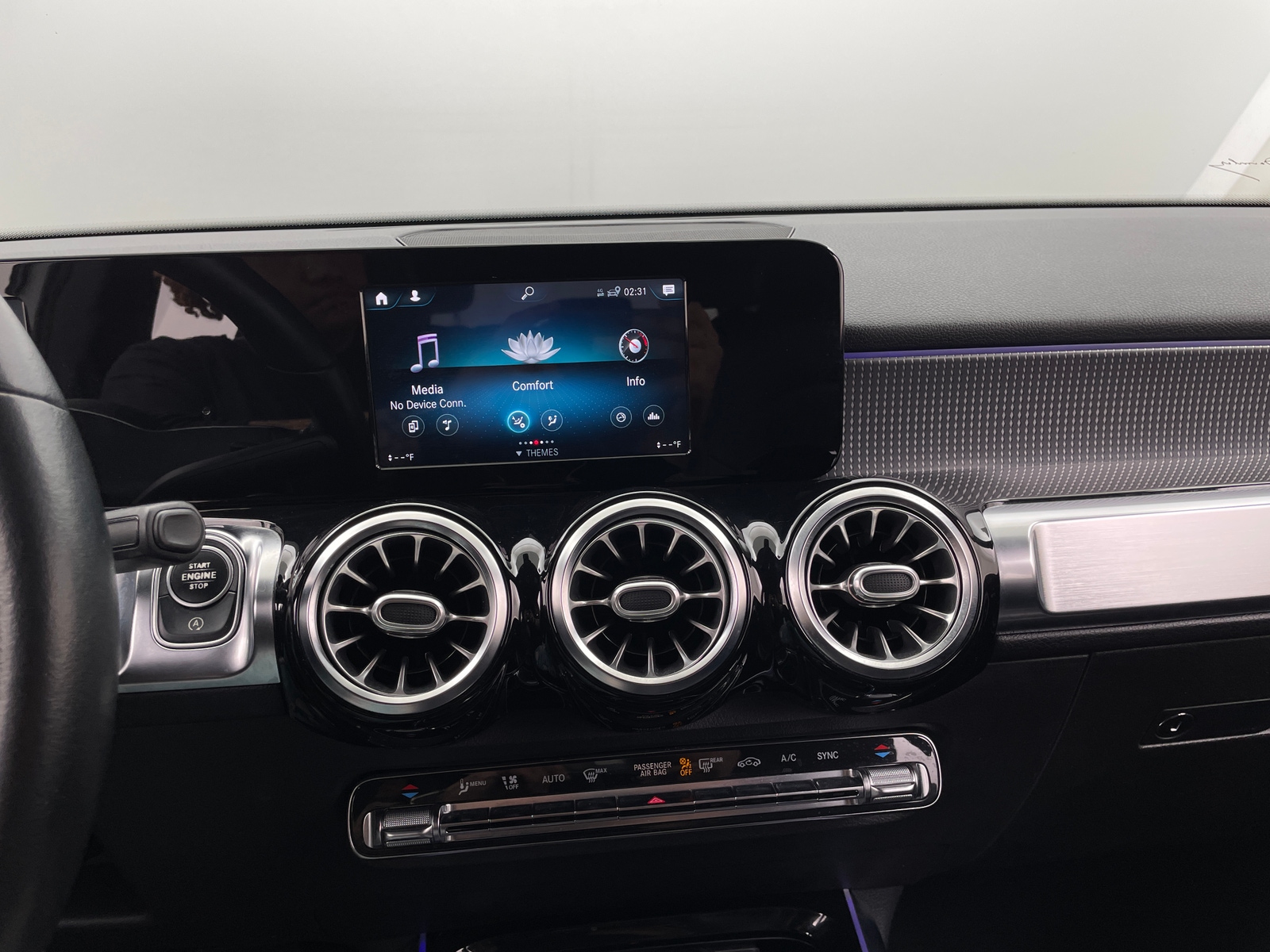 Thumbnail: 2020 Mercedes-Benz GLB - 3