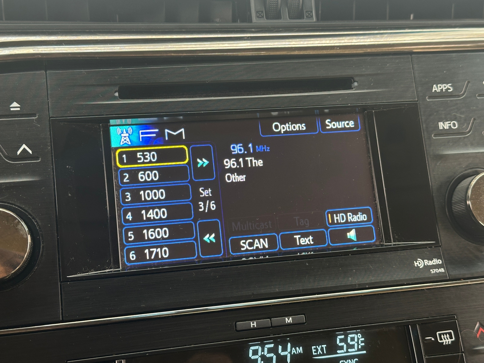 Thumbnail: 2014 Toyota Avalon - 3