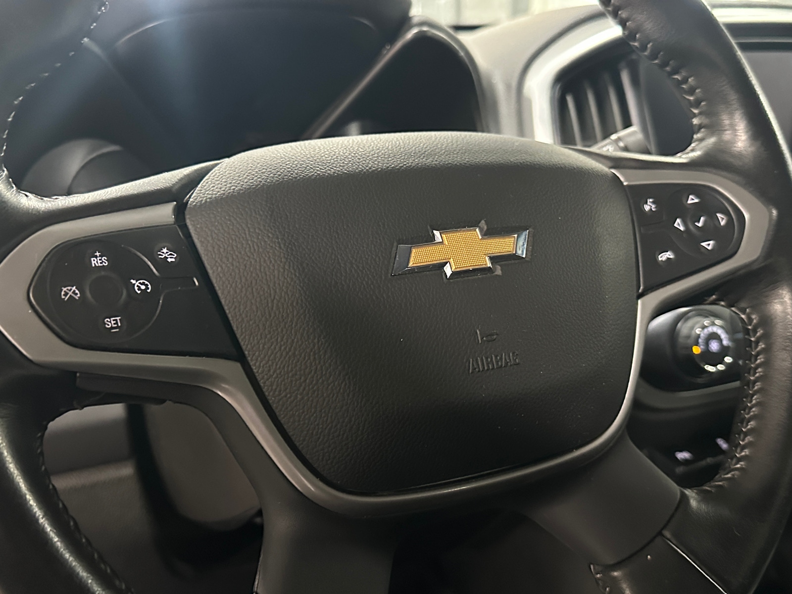 Thumbnail: 2022 Chevrolet Colorado - 5