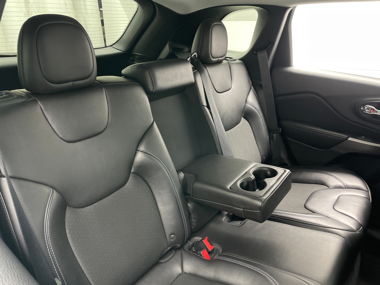 Thumbnail: 2019 Jeep Cherokee - 6