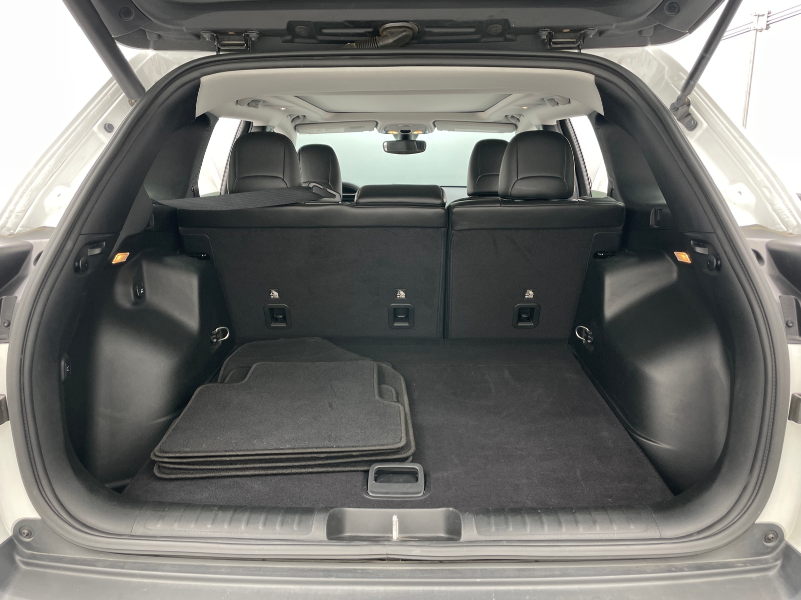 Thumbnail: 2019 Jeep Cherokee - 7