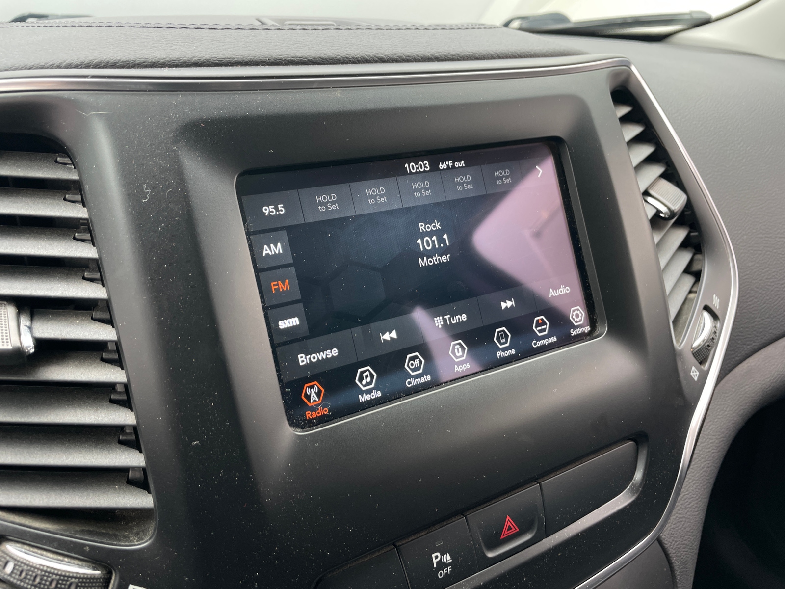 Thumbnail: 2019 Jeep Cherokee - 4