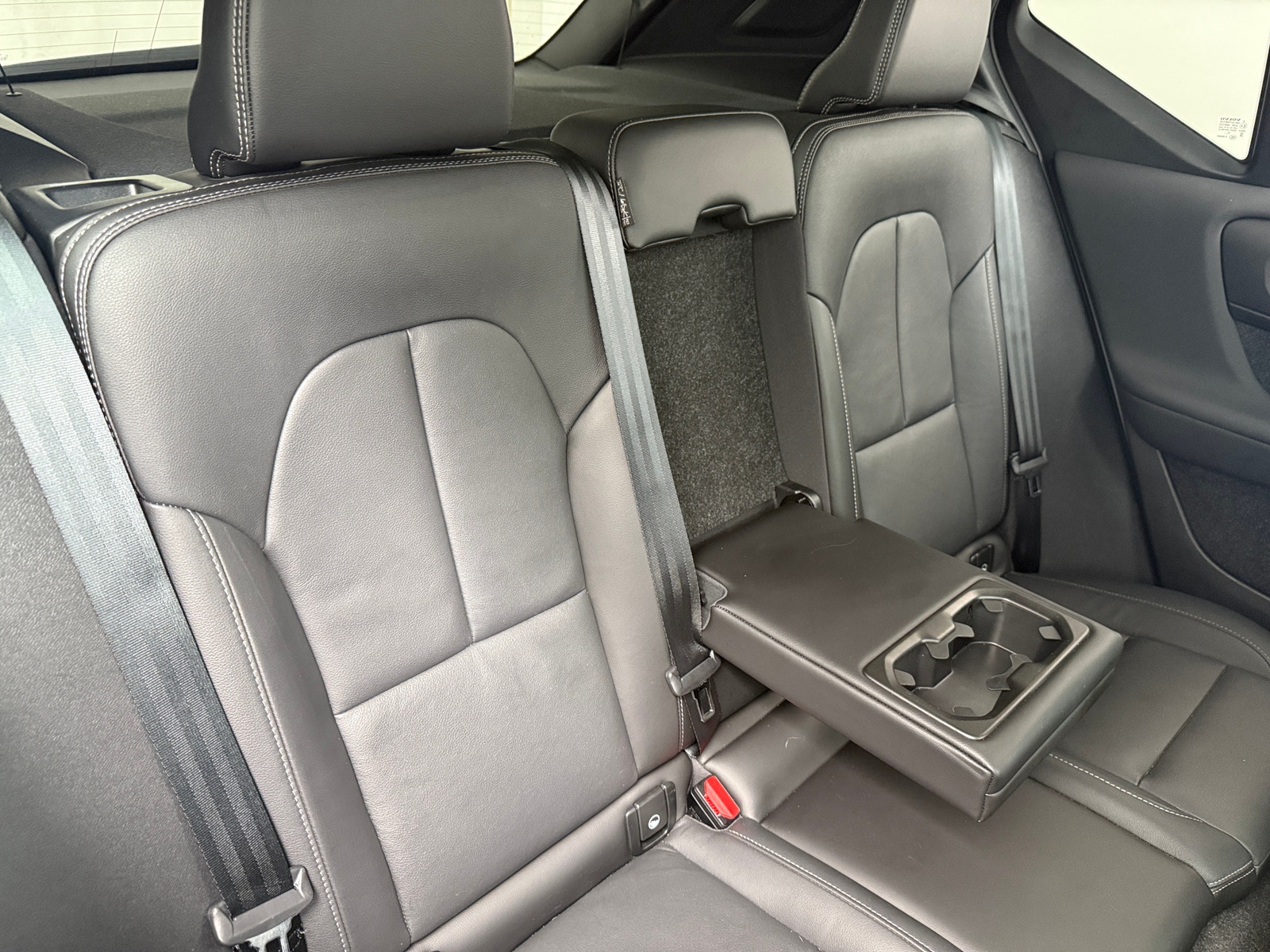 Thumbnail: 2024 Volvo XC40 - 5