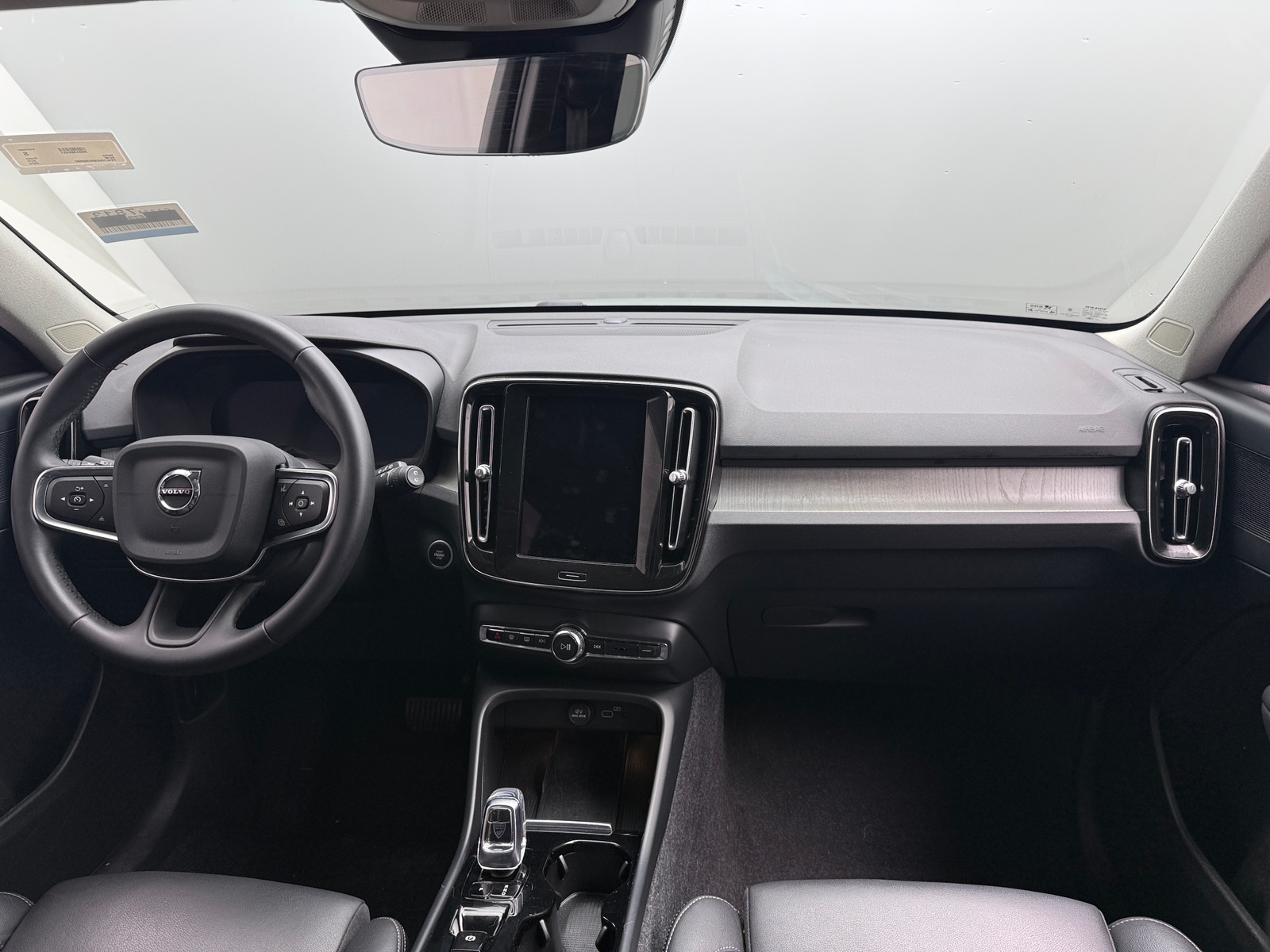 Thumbnail: 2024 Volvo XC40 - 2