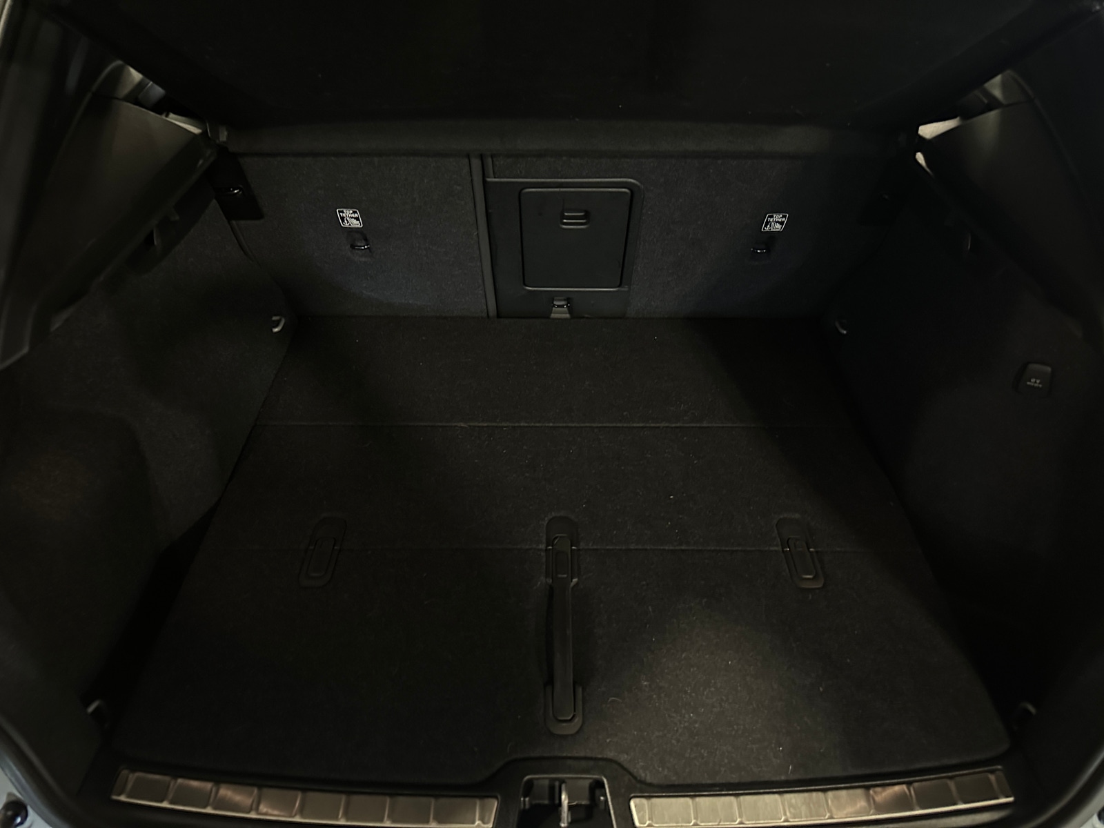 Thumbnail: 2024 Volvo XC40 - 6