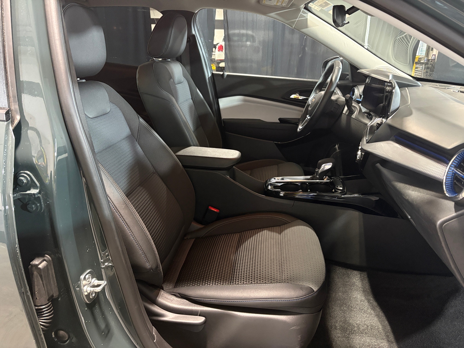 Thumbnail: 2025 Chevrolet Trax - 2