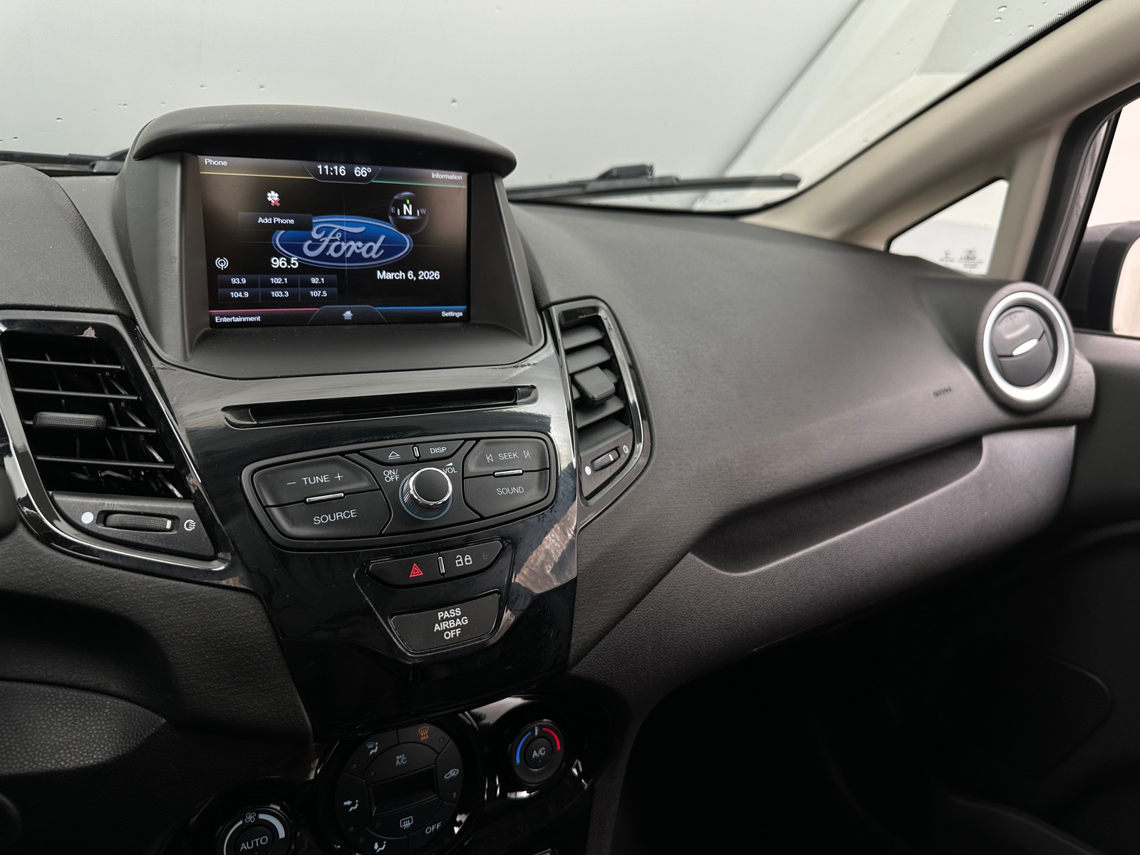 Thumbnail: 2014 Ford Fiesta - 4