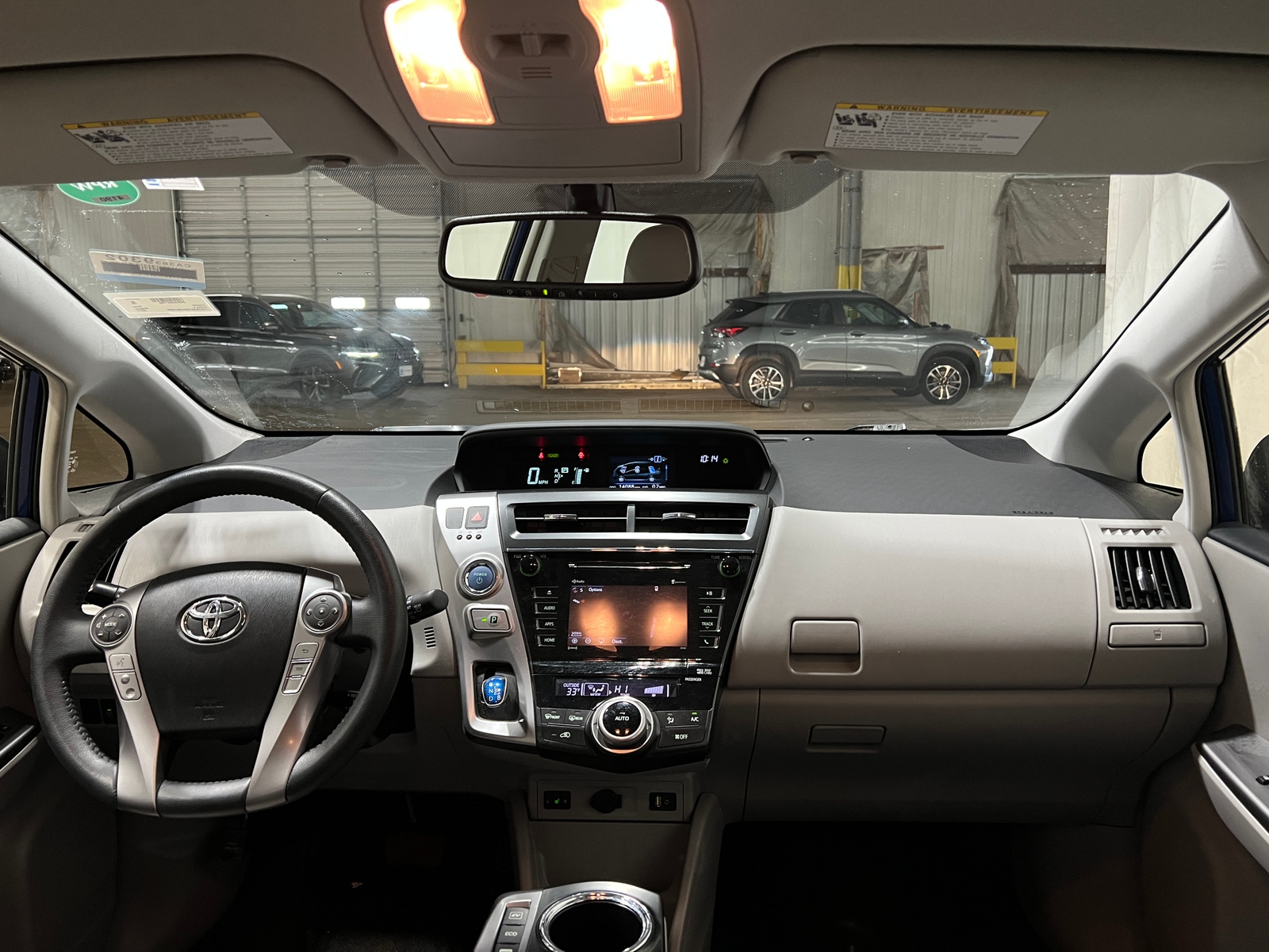 Thumbnail: 2017 Toyota Prius v - 3