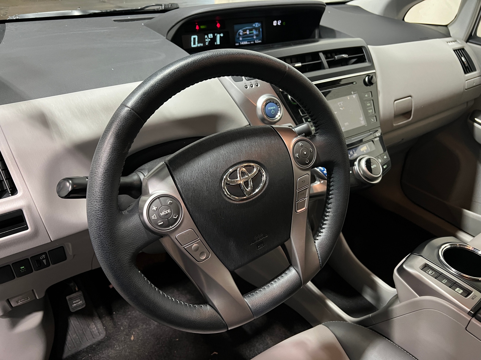 Thumbnail: 2017 Toyota Prius v - 5