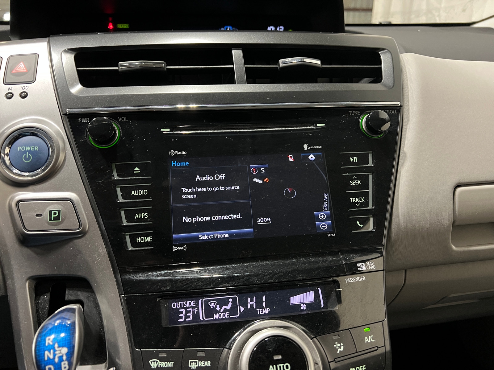 Thumbnail: 2017 Toyota Prius v - 4