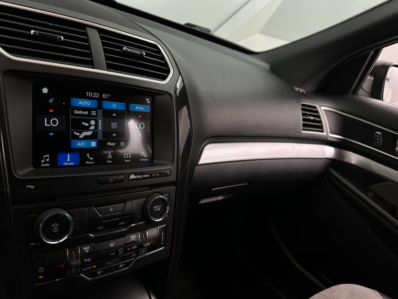 Thumbnail: 2017 Ford Explorer - 4