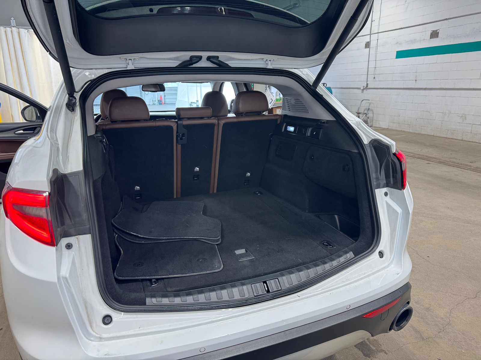 Thumbnail: 2019 Alfa Romeo Stelvio - 6